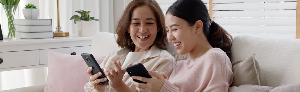 istock family using phone